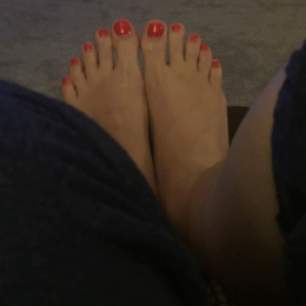 Perfectly painted toes!